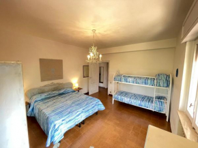 Sunny Room in a cozy Villa Sperlonga